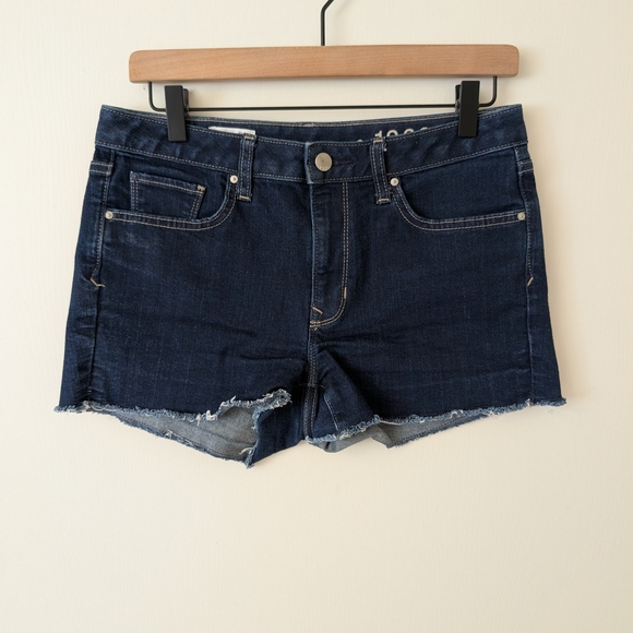 GAP Pants - GAP Womens 27 Slim Cut Offs Denim Jean Shorts Streetwear Classic Summer